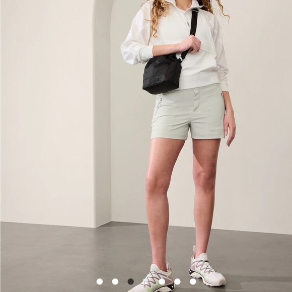 NWT Athleta Trekkie North Mid Rise Short - Picture 4 of 9